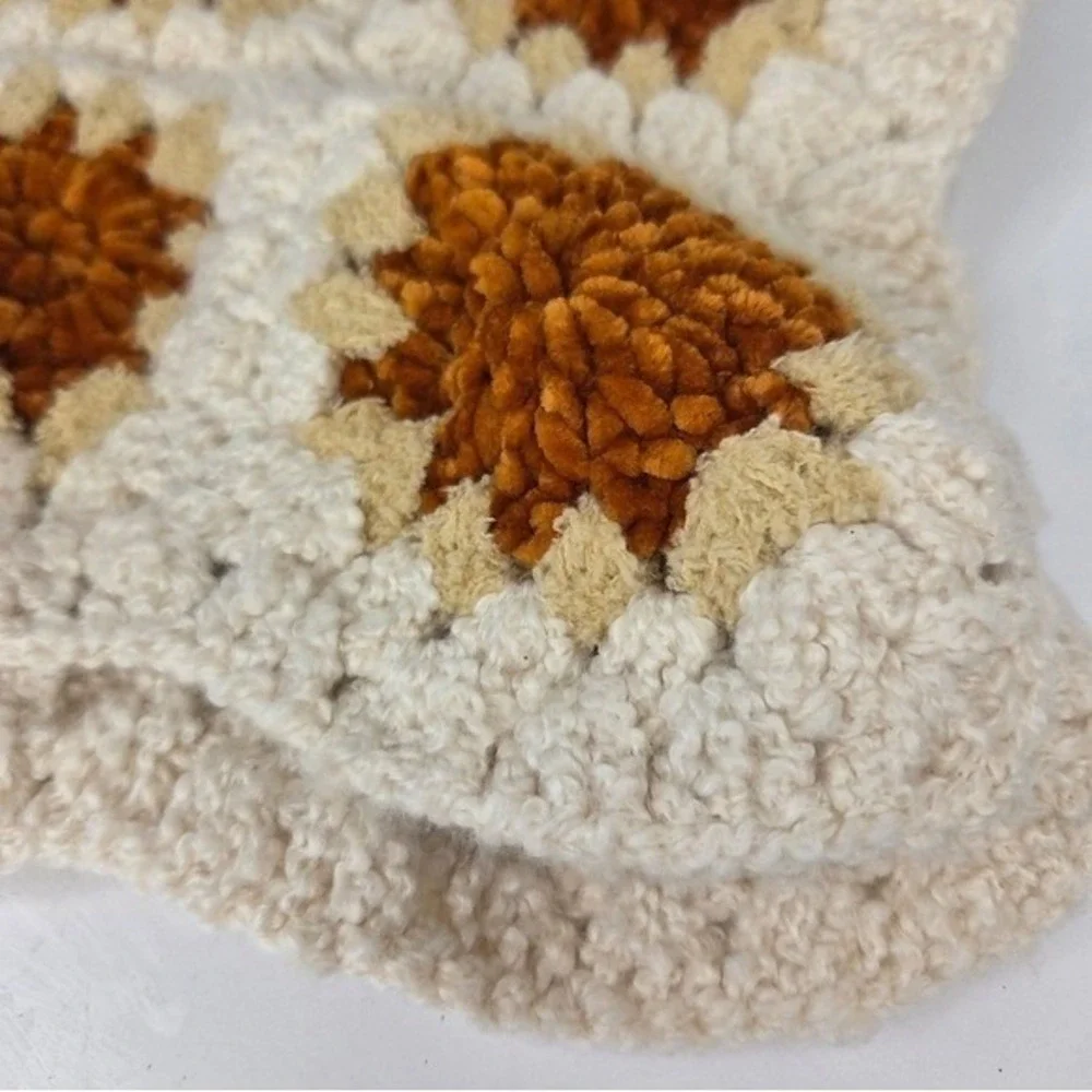 The Farmhouse‎ Rachel Ashwell Fall Cozy Crochet Cream and Orange Table Runner